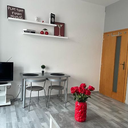 Tiffany Apartment In The City Center Bratislava Exterior foto